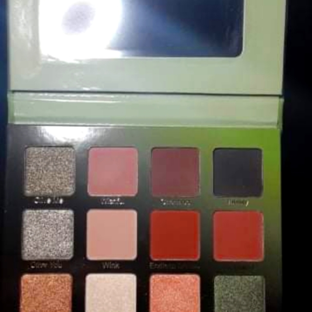 Violet Voss olive you forever eyeshadow pallet